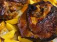 Супербюджетна та смачна м'ясна страва: Як приготувати  у духовці ніжну свинячу рульку зі скоринкою