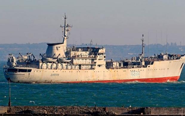 В Росії заявили, що корабель ВМС України йде в бік Керченської протоки. Вимагають змінити курс