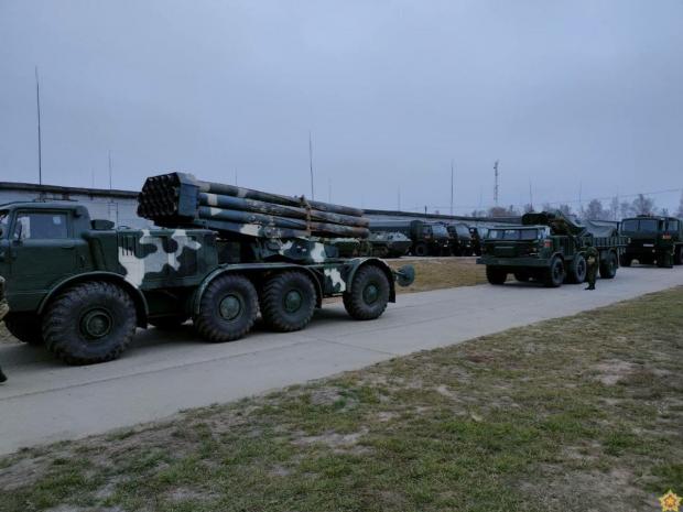 Розрахунки білоруської реактивної артилерії відпрацьовують раптове висування та розгортання в заданому кордоні, фото - прес-служба Міноборони РБ