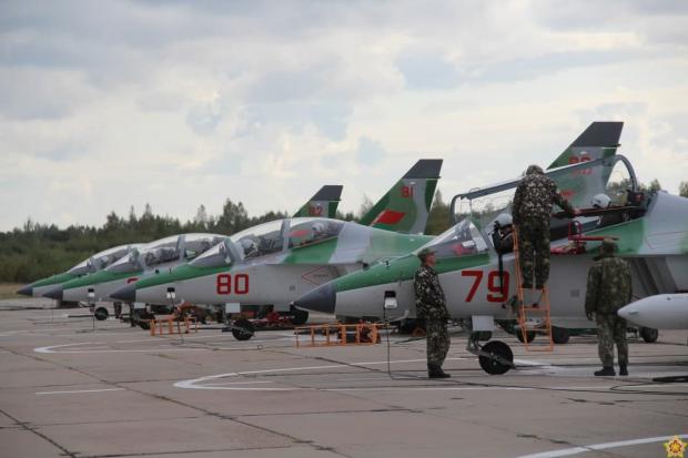 Білоруські Як-130, кожен з яких може брати до 3000 кг бойового навантаження, фото - прес-служба Міноборони РБ