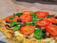 Дієтична піца з грибами та помідорами без грама борошна - рецепт випічки, якою точно можна об'їдатися