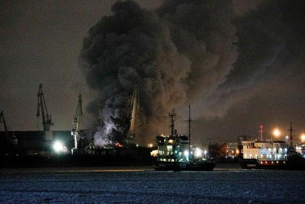 На верфі у Санкт-Петербурзі горить недобудований корвет ВМС РФ 04