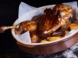 Пряний шедевр, секрет - у маринаді: Рецепт неймовірно смачної запеченої качки від шеф-кухаря
