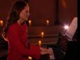 Зануритись у казкову атмосферу: Напередодні Різдва Кейт Міддлтон підкорила телеглядачів грою на фортепіано  у Вестмінстерському абатстві (відео)
