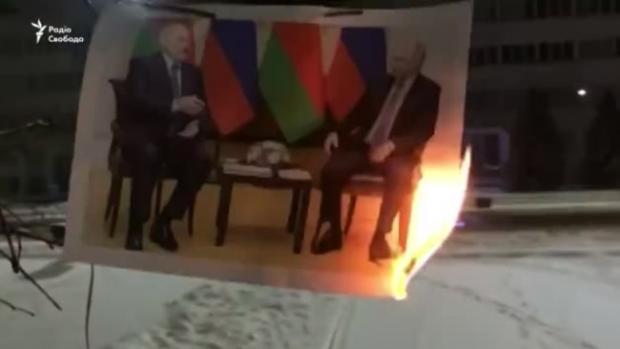 У Білорусі спалили зображення Путіна і Лукашенка