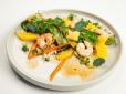 Швидко, смачно та корисно: Рецепт святкового салату із креветками та апельсином