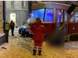 Нещасну затиснуло між світлофором і вагоном: У Дніпрі трамвай зійшов із рейок і на смерть збив жінку (відео 16+)