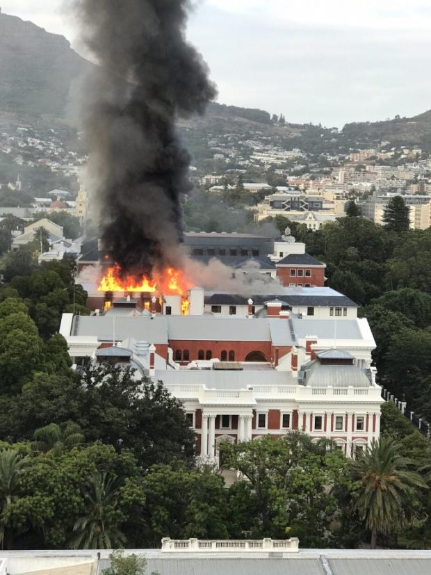 Пожежа у парламенті ПАР