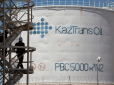 Налякана потужними народними протестами, влада Казахстану запроваджує тимчасове держрегулювання цін на бензин та дизель