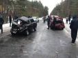 Неуважність накоїла лиха: У моторошну автотрощу на Харківщині потрапили 5 авто, постраждала 6-річна дитина (фото, відео)