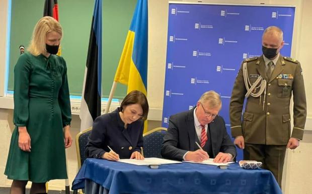 Церемонія підписання угоди. Лютий 2022. Фото: Міністерство оборони України