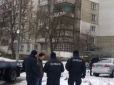 Невдаха року: У Львові злодій застряг на балконі, поліціянти його спочатку визволили, потім заарештували