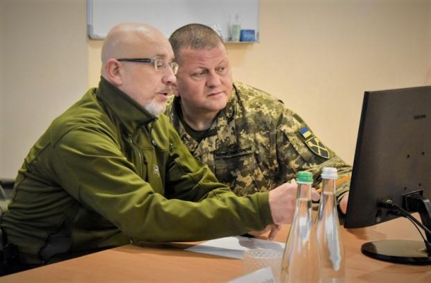 Міністр оборони О. Резніков і Головнокомандувач ЗСУ В. Залужний. Фото: https://lb.ua/news