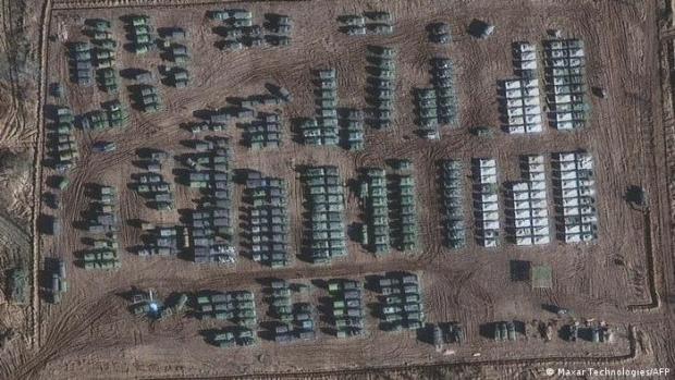 Російські війська поблизу Єльні 1 листопада 2021 року. Знімок із супутника