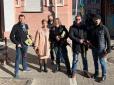 Юлія Тимошенко заплела косу і взяла до рук автомат Калашникова (фото)