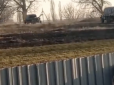 У Чернігівській області зняли втечу російських окупантів із села (відео)