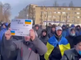 Сотні мешканців Мелітополя проганяють окупантів з міста - вимагають повернути мера (відео)