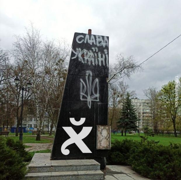 У Харкові демонтували памятник Жукову 01