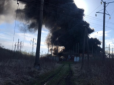 На Львівщині стався вибух на тяговій підстанції однієї із залізничних станцій, поцілила ворожа ракета (відео)