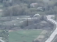 ЗСУ вперше знищили окупантів із дрону-камікадзе – ті безтурботно випивали на броні танку (відео)