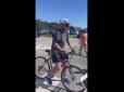 Хотів привітати прихильників: Байден втратив рівновагу і впав з велосипеда під час прогулянки (фото, відео)