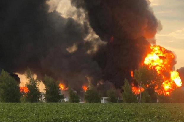 Три ракети зруйнували нафтобазу. Фото: Валентин Резніченко у Telegram.