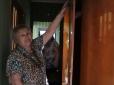 Винесли все, навіть старий одяг: Мешканка Гостомеля показала свою квартиру, де два тижні жили кадировці (відео)