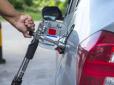 Українські мережі АЗС знизили ціни на газ: Де найдешевше можна заправити авто
