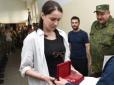 За нагородою прийшла вдова: Путін дав орден ліквідованому ватажку терористів 