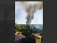 Окупанти забороняють знімати те, що відбувається: У Донецьку спалахнула масштабна пожежа в одному з районів (відео)
