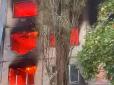 Багато руйнувань: В Авдіївці через обстріл окупантів горять будинки (фото)