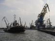 Окупанти намагаються запустити порт у Маріуполі для військових потреб (відео)