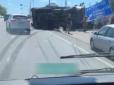 Поганий знак для окупантів: У Бєлгороді російська військова вантажівка врізалася у дорожний знак 