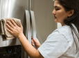 Цей простий прийом допоможе вам помити холодильник за дві хвилини