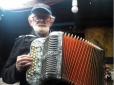 Збирав гроші для біженців з України: У Лондоні жорстоко вбили 87-річного вуличного музиканта