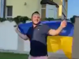 Українці непереможні! Мережу розчулило відео, як воїн ЗСУ на протезі і з прапором України танцює під 