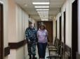 Жінку вже затримала поліція: Жителька Петербурга залишила на могилі батьків Путіна записку з 
