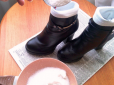 Як швидко висушити мокре взуття за допомогою солі - корисний лайфхак