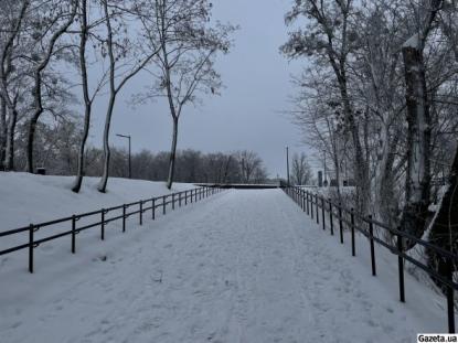 Через останні події довіра людей до монастиря різко впала. Після обшуків людей у лаврі стало в рази менше