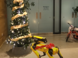 Свято наближається: Роботи Boston Dynamics прикрасили ялинку на новорічному відео