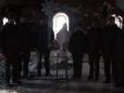 Щасливі та вільні роки ще попереду: Харківські нацгвардійці заспівали колядку у храмі, який був пошкоджений авіаударом (відео)
