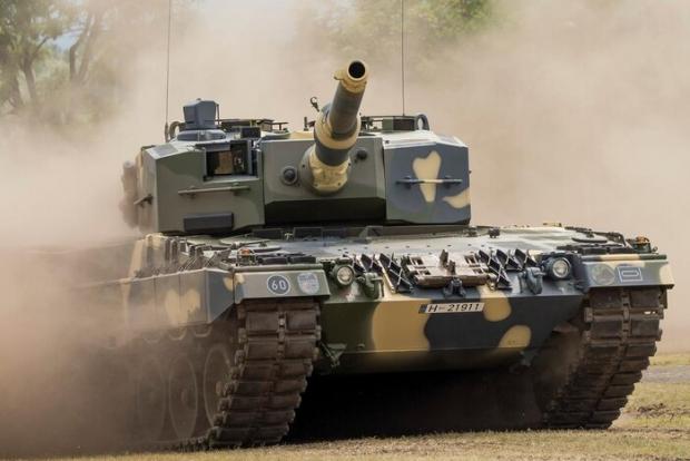 Leopard мають міцну броню і відмінний захист від протитанкової зброї</p data-verified=