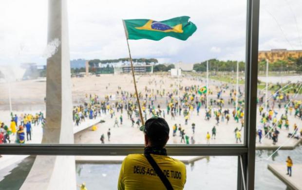 У Бразилії прихильники екс-президента Болсонару увірвалися в парламент