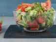 Один популярний інгредієнт вмить зіпсує салат: З чим треба бути вкрай обережними