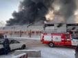 Чорний стовп диму видно у кількох районах міста: У Росії спалахнула чергова масштабна пожежа (фото, відео)