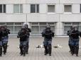 Щоб гарантовано захищали: Для поліцейських у Москві купують броньовані... ікони з молитвами
