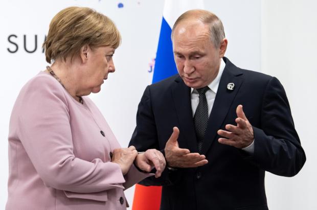 У Бундестазі заявили, що Меркель відповідальна за вторгнення РФ в Україну