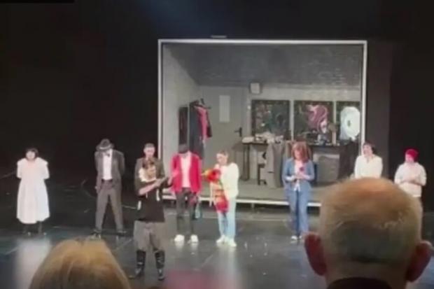 Російський актор розкрив вени на сцені перед повним залом