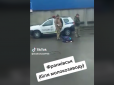Лежав на асфальті долілиць: У Франківську жорстоко затримали чоловіка через повістку (відео)