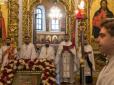 Великдень протистоянь: У Києво-Печерській лаврі святкові богослужіння провели і ПЦУ, і УПЦ МП